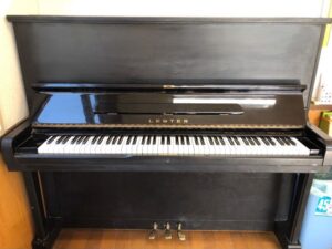 Đàn Piano Cơ Lester No.300