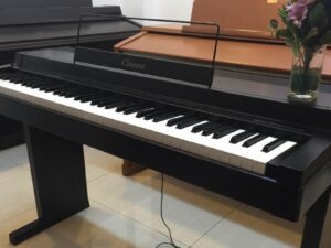 Đàn Piano Yamaha CLP-100