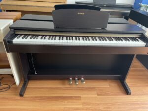 Đàn Piano Yamaha SCLP 320 R